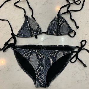 Triangl python bikini